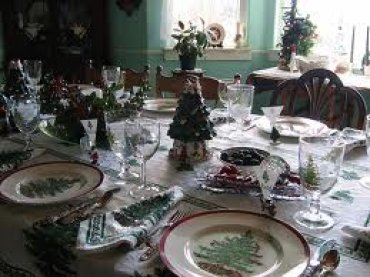 Как красиво украсить и сервировать стол к празднику Новому году?