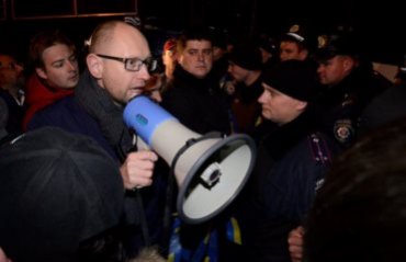 Оппозиция потребует в Раде отставки Азарова и освобождения Тимошенко