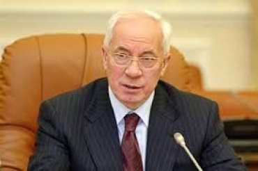Азаров призвал к мирному пикетированию органов власти