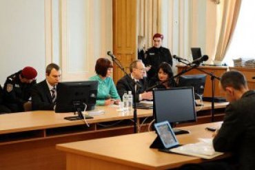 Суд продолжил рассмотрение дела против Тимошенко