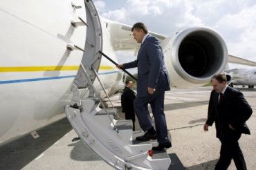 Янукович решил вообще не возвращаться в Украину?