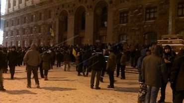 «Беркут» пока не стал штурмовать захваченное митингующими здание КГГА