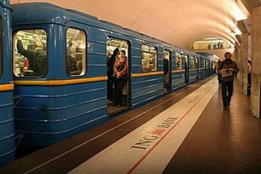 Машинисты метро призывают пассажиров выходить на Майдан