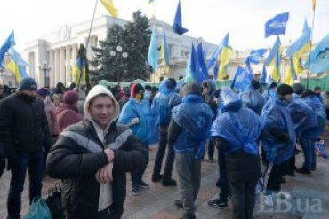 Власть за 200 млн гривен собирает в Киеве Антимайдан