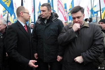 Оппозиционеры идут на круглый стол к Януковичу
