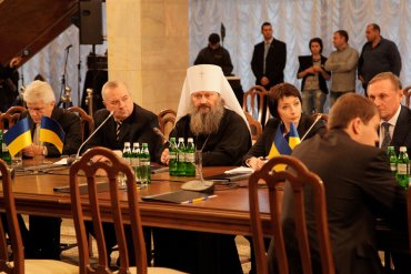 Сайты УПЦ и РПЦ отрецензировали речь митрополита Павла на круглом столе по Евромайдану