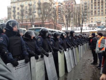 В центр Киева стягиваются правоохранители и военные