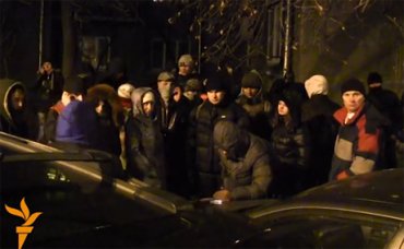 У офиса Партии регионов митинговали участники «антимайдана», требуя денег