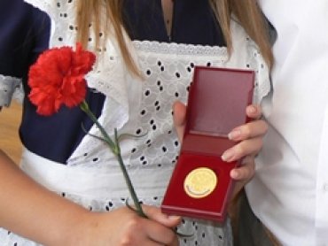 В российских школах отменили золотые и серебряные медали