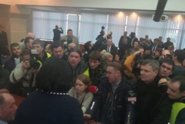 Митингующие не дали провести выездное заседание Киеврады