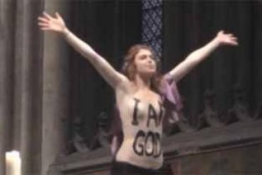 «Femen» сорвали рождественскую мессу в главном соборе Кельна