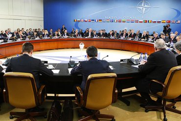 НАТО осудило наращивание военной силы в Крыму