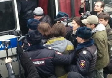 В Москве задержали оппозиционеров, которые хотели задать Путину вопросы