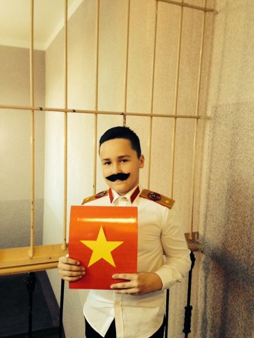 Вместо святого Иосифа на Рождественском спектакле российский школьник нарядился Сталиным