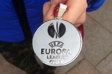 Футболист «Днепра» продает медаль Лиги Европы для помощи бойцам АТО