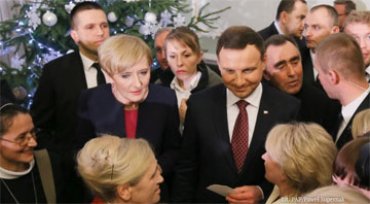 Президент Польши попросил Порошенко вернуть полякам три костела