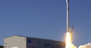 Историческое возвращение Falcon 9: SpaceX приземляет мечту Кремля о космическом доминировании