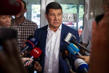Сбежавший из Украины депутат Онищенко передал компромат на Порошенко спецслужбам США