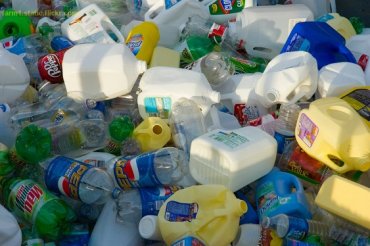 Четверо жителей Башкирии выпили жидкость из найденной в мусоре канистры и умерли