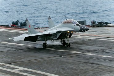 Китайцы объяснили, почему с «Адмирала Кузнецова» падают самолеты