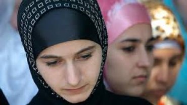 Кадыров обязал женщин-госслужащих ходить на работу в хиджабах