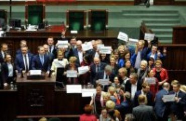 В Польше оппозиция пообещала блокировать Сейм все праздники