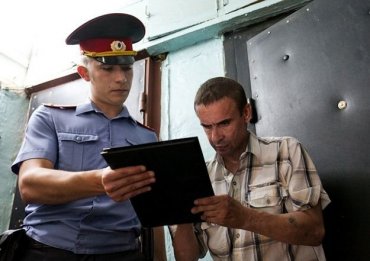 В Киеве полиция начнет проводить поквартирный паспортный контроль