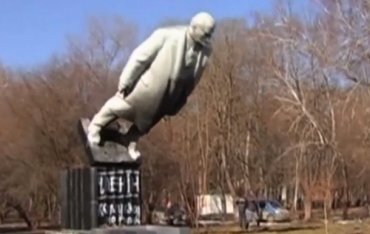 Украине за этот год снесли 1320 памятников Ленину