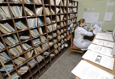В регистратуре российской поликлиники сотрудница послала министра здравоохранения
