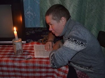 Российский поселок живет 20 лет без света, дорог и связи
