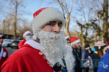 В Киеве прошел забег Санта-Клаусов