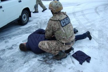 Черниговские полицейские снабжали арестованных в СИЗО наркотиками
