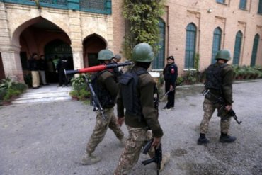В Пакистане талибы атаковали колледж