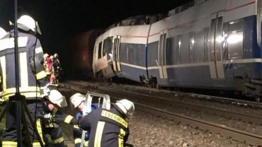 В Германии лоб в лоб столкнулись два поезда: десятки жертв