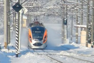 Поезд Hyundai сломался по пути из Харькова в Киев