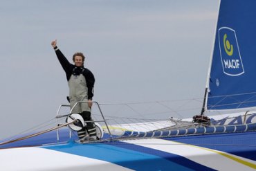 Французский яхтсмен завершил кругосветное путешествие с рекордом