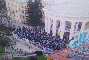 Сторонники Саакашвили пытались занять Октябрьский дворец