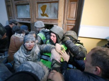 60 нацгвардийцев пострадали при столкновениях под Октябрьским дворцом в Киеве