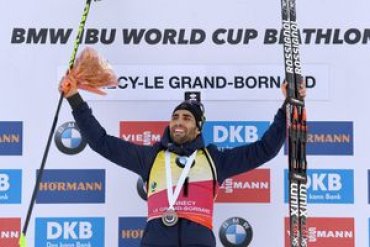 Французский биатлонист подарил болельщице свою золотую медаль
