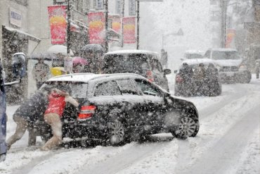 Киев засыпает снегом