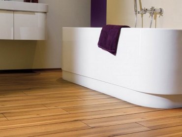 Водостойкий ламинат – можно ли применять в ванной комнате?