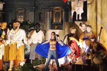 В Ватикане активистка Femen обнажилась перед рождественской службой