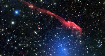 Астрономы получили снимок галактического кластера Зубная щетка