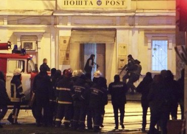 В отделении «Укрпочты» в Харькове захватили заложников