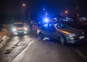 В Киеве пьяный водитель таранил авто полиции