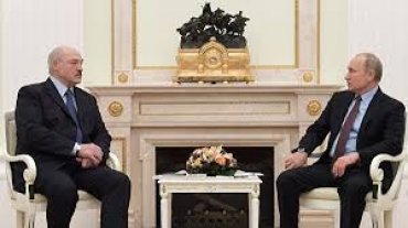 Путин на встрече с Лукашенко хватался за кресло и дергал ногами