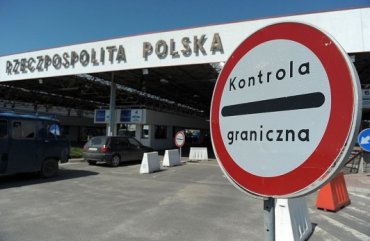 Украинцев призвали не ездить через границу с Польшей