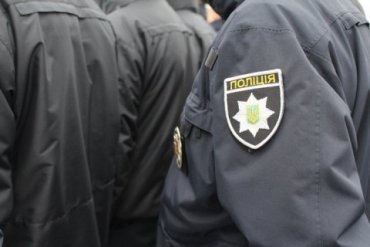 В Кременчуге четверо пьяных патрульных ограбили прохожего