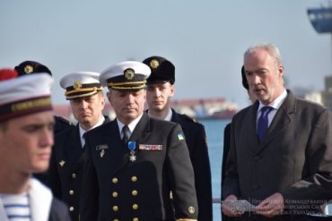 Командующий ВМС Украины получил французский орден