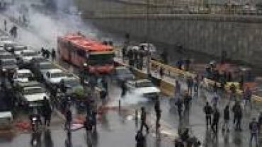 При разгоне массовых протестов в Иране убиты сотни человек